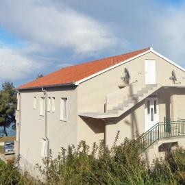 Apartments by the sea Tkon, Pasman - 8454, hotel em Tkon