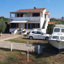 Apartments and rooms with parking space Susica, Ugljan - 8265