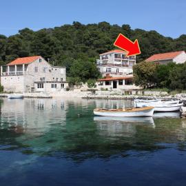 Apartments by the sea Pomena, Mljet - 10426, Hotel in Goveđari