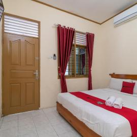RedDoorz near RS Awal Bros Sudirman Pekanbaru, hotel en Parit
