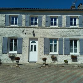 Gîte climatisé les hirondelles, Hotel in Pons