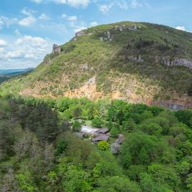 Camping et Chalets du Golf, hotel di La Canourgue