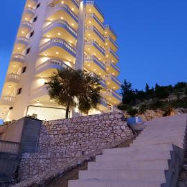 Sky Way SKK Luxury Apartments, hotel in Sarandë