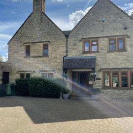 Cotswolds Luxury House in Central Bourton Large Sleeps 2-11. Pet Friendly.