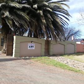 Nonesi Lodge