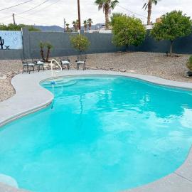 Spacious Getaway! Pool, Spa, Sleeps 9, hotel in Lake Havasu City