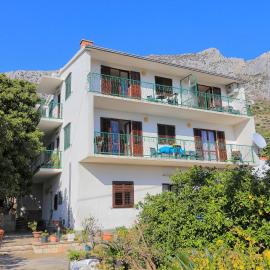 Apartments by the sea Podaca, Makarska - 11588, hotelli kohteessa Podaca