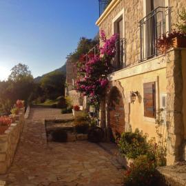 Holiday house with a parking space Zaostrog, Makarska - 13998, hotel i Zaostrog