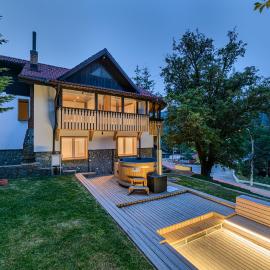 Blend Mountain Villa – hotel w mieście Buşteni