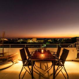 Ephantasy Living - Luxury home with roof garden, hotel in Kalamaki