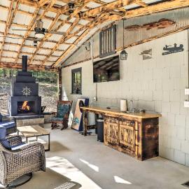 Remodeled Cabin w/ Fire Pit on Norfork Lake!, hotel i Elizabeth