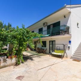 Apartments with parking space Marina, Trogir - 14258