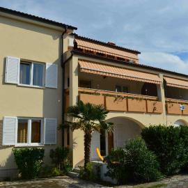 Apartments with parking space Punat, Krk - 16307, hotell i Punat