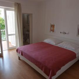 Apartments by the sea Rab - 16359 โรงแรมในBanjol
