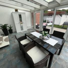 Familienfreundliche Ferienwohnung mit Wintergarten, hotel in Badow