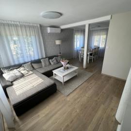 VillaVõru, SAUNA, GARDEN, BARBECUE, PLAYHOUSE and AIR CONDITIONING, hótel í Võru
