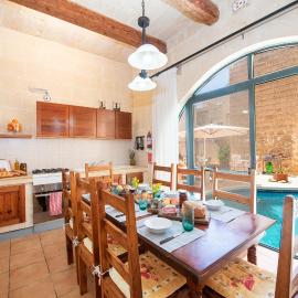 Ta Indri Holiday Home, hotel en Żebbuġ