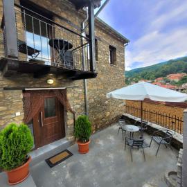 Stone Villa "To Petrino", hotel a Florina
