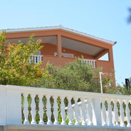Apartments by the sea Tkon, Pasman - 16589、ツコンのホテル