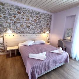 Neon, hotel a Larisa