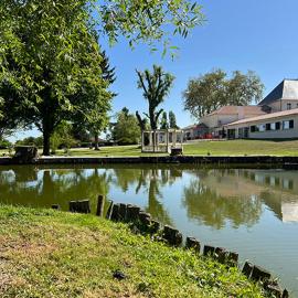 Domaine de Roullet, hotel em Roullet