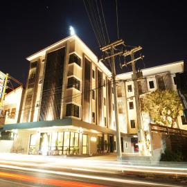 Sinsiri hostel, hotel a Ban Ku