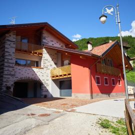 La Casa Rossa, hotell i Roncone