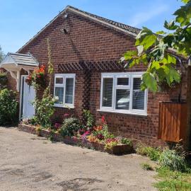 Sherwood Bungalow 3 Bedroom Entire Property, hotel in Boston
