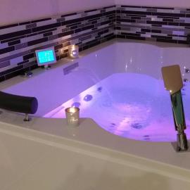 L'instant spa et sa terrasse privative, hotel u gradu Mont-Saint-Sulpice