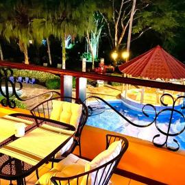 Lovely 2-BDroom Condo in Laguna Eco Village Resort, hotelli kohteessa Quepos