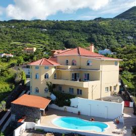 Quinta dos Dragoeiros - RRAL Nº3452, hotell i Queimada
