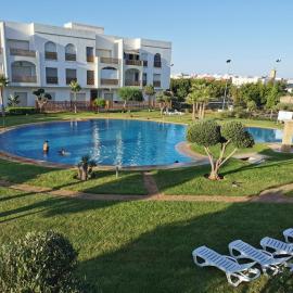 Appartement avec piscine à saidia Climatisation et Wifi