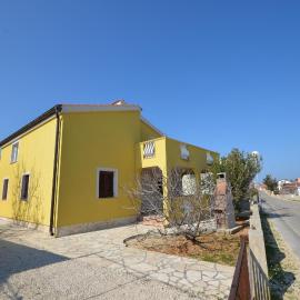Apartments with parking space Vir - 18607