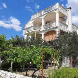 Apartments and rooms with parking space Kastel Stafilic, Kastela - 18673, Hotel in Kaštela