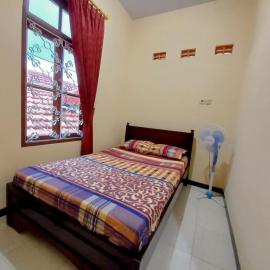 Rumah Kost Nakula, Hotel in Giri