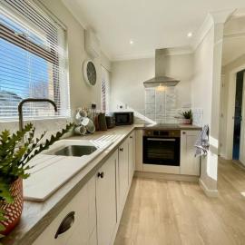 Charming 2 Bedroom Bungalow with open plan living, hotel in Felixstowe
