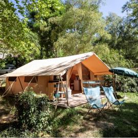 Camping Onlycamp Le Petit Bocage, hotell i Les Essarts