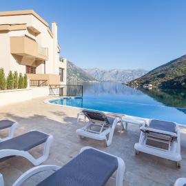 Keystone Apartments, hotel in Donji Morinj