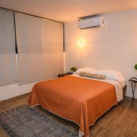Departamento de 2 recamaras con 2 aires acondiconados, parking, wifi 70mb, refrigerador, micro,fregadero,licuadora,parrilla, cocina, D5，巴耶斯城的飯店