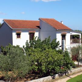 Apartments by the sea Tkon, Pasman - 698, hotel en Tkon