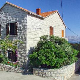 Apartments by the sea Postira, Brac - 737, hotel em Postira