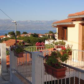 Viesnīca Apartments with parking space Sutivan, Brac - 745 pilsētā Sutivana