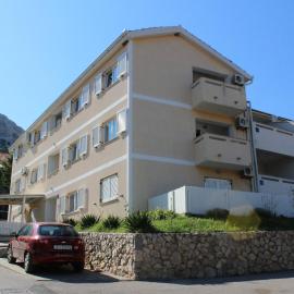 Apartments with parking space Baska, Krk - 18794, hotel em Baska