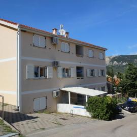 Apartments with parking space Baska - Krk - 18794, hotel en Baška