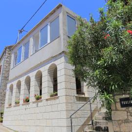 Apartments by the sea Brist, Makarska - 18859