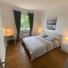 Fabuleux T3 climatisé de 85 m2, situé au calme avec grand parking gratuit privé ,Fibre wifi, hotel in Saint-Gaudens