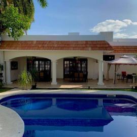 Hotel Boutique Villas Segovia Cozumel, готель у місті Косумель