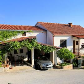 Apartments with parking space Okrug Gornji, Ciovo - 1107, ξενοδοχείο στο Τρογκίρ