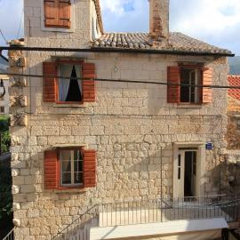 Seaside holiday house Komiza, Vis - 3469, hotel in Komiža