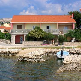Apartments by the sea Kustici, Pag - 4081, hotel in Zubovići